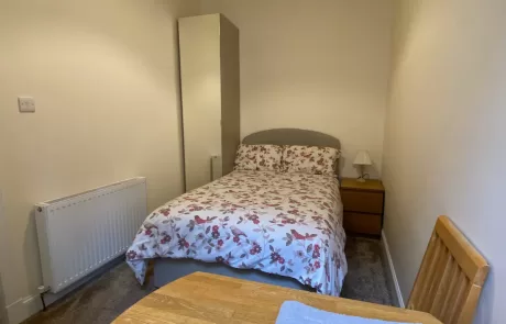 Small Double Bed Room Near Centre