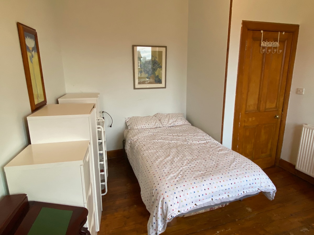 Photo at Double room with small double bed (120cm wide) in the Easter Road area, Edinburgh