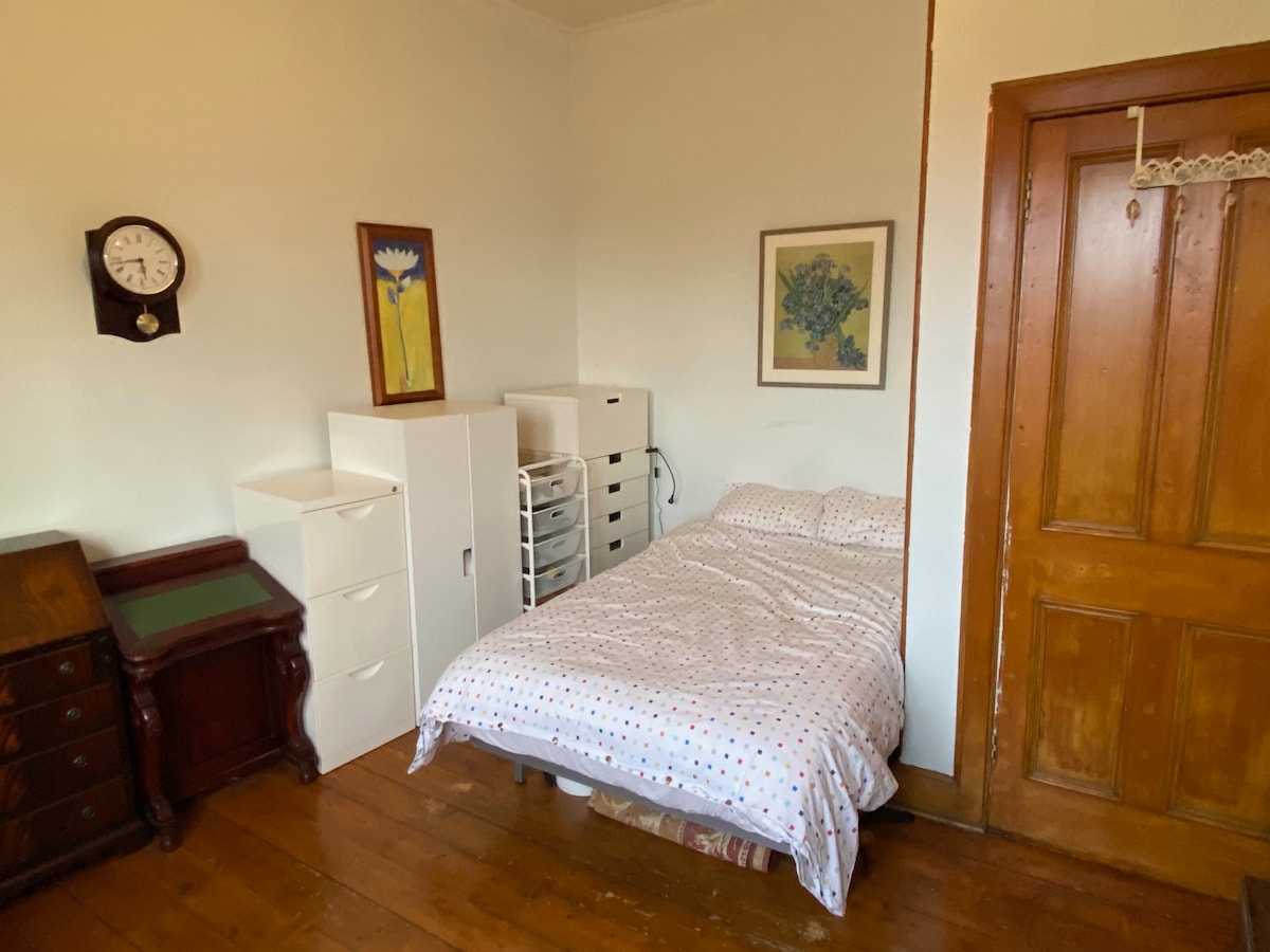 Photo at Double room with small double bed (120cm wide) in the Easter Road area, Edinburgh