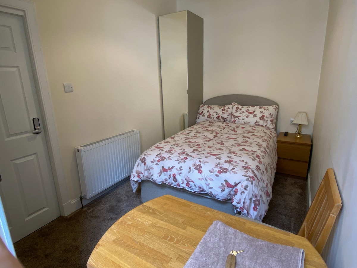 Photo at Comfortable small double room close to the centre in the Holyrood Park area, Edinburgh