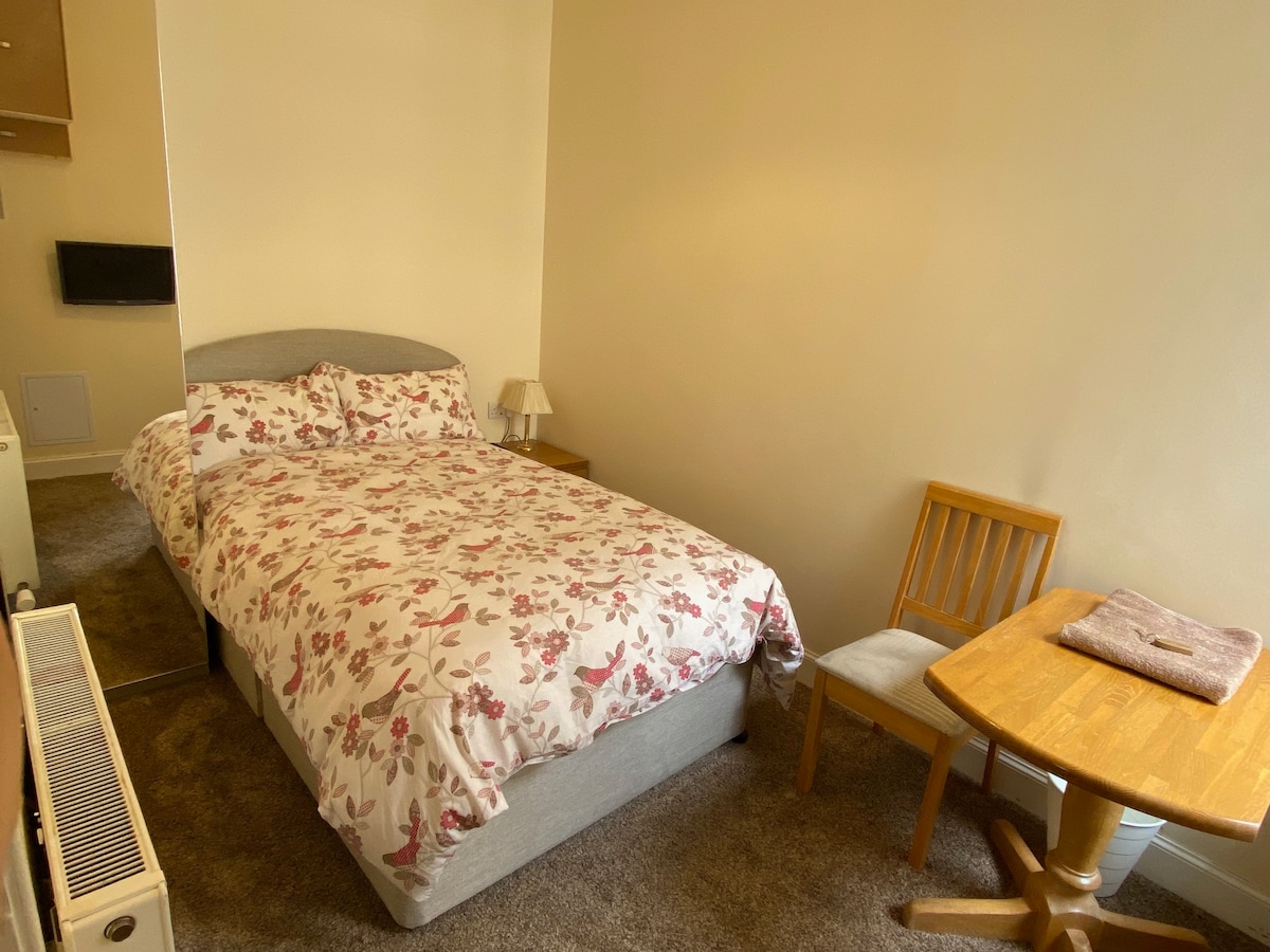 Photo at Comfortable small double room close to the centre in the Holyrood Park area, Edinburgh