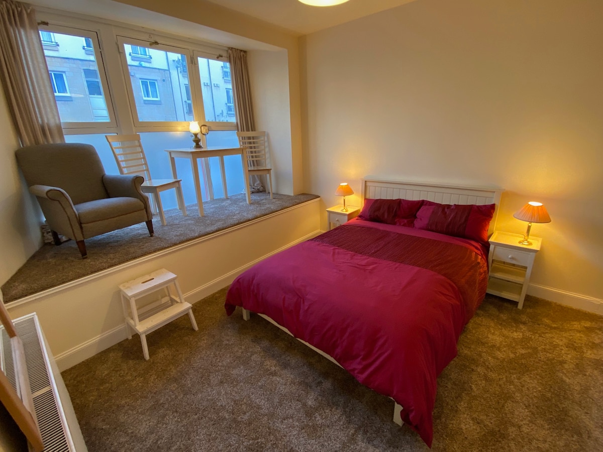Photo at Bright, spacious & central room w private bathroom in the Holyrood Park area, Edinburgh