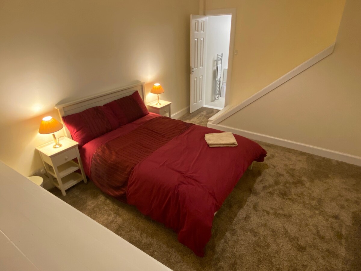 Photo at Bright, spacious & central room w private bathroom in the Holyrood Park area, Edinburgh