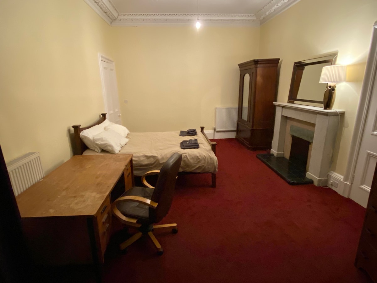 Photo at Large double room near University Campus / Fringe in the The Meadows and University area, Edinburgh