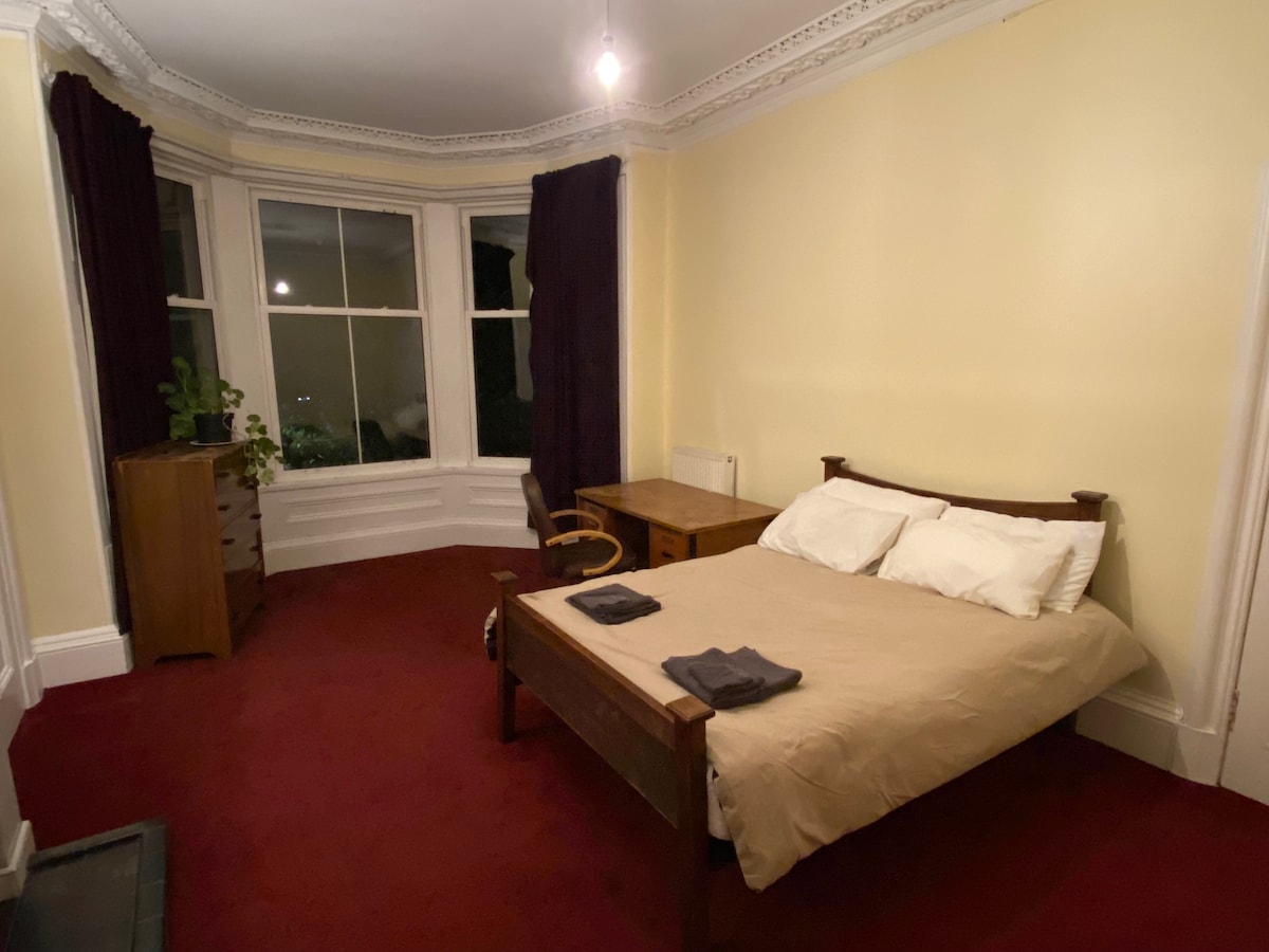 Photo at Large double room near University Campus / Fringe in the The Meadows and University area, Edinburgh