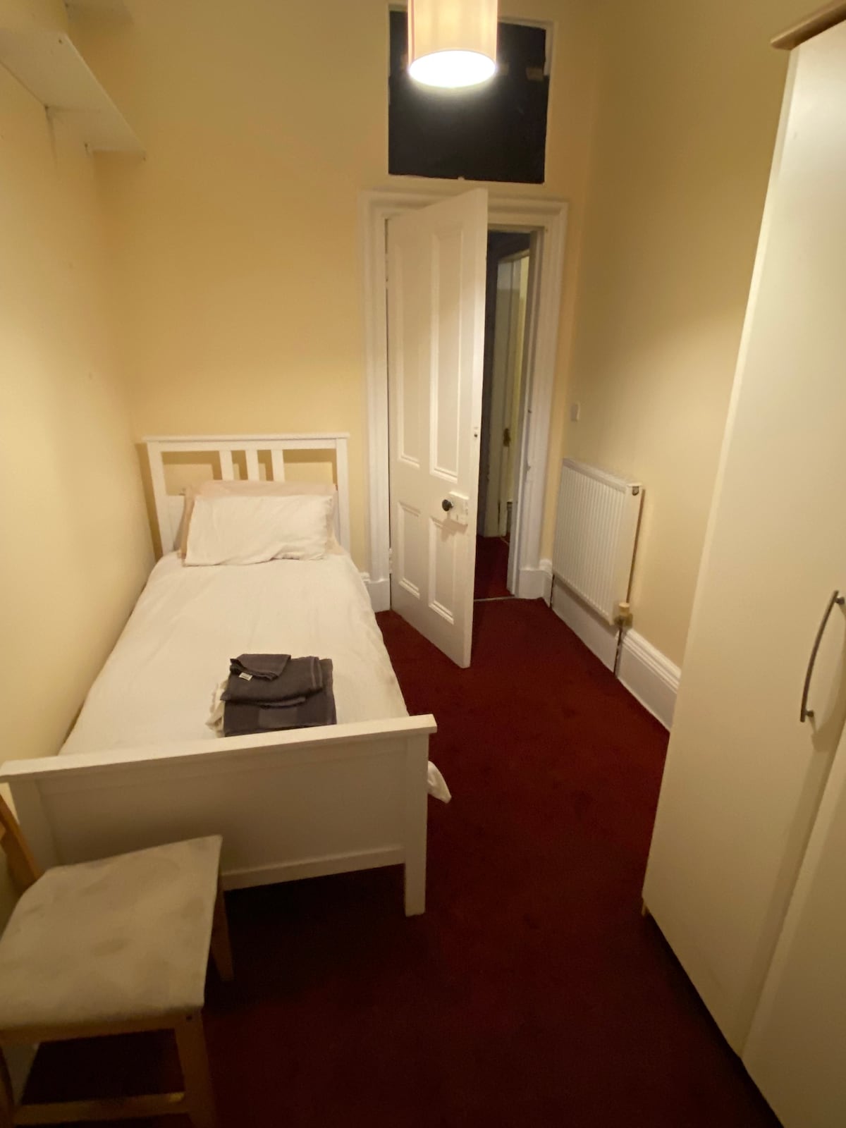 Bedroom at Nice room on Meadows near University and Fringe in the The Meadows and University area, Edinburgh
